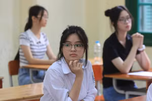 Thí sinh tham gia kỳ thi vào lớp 10 năm 2024, tại Hà Nội. Ảnh: ITN