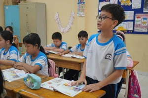 Giờ học tiếng Anh của học sinh Trường Tiểu học Phan Văn Trị (phường Cầu Ông Lãnh, TPHCM). Ảnh: VH