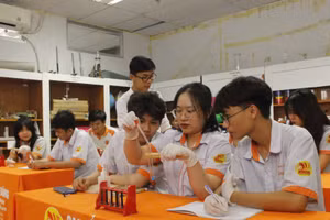 Học sinh Trường Cao đẳng Viễn Đông. Ảnh: NTCC