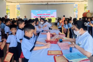 Trường Tiểu học Nguyễn Anh Khương (phường Đông Hưng Thuận) trong ngày khám sức khỏe đầu năm học 2025 - 2026. Ảnh: NT