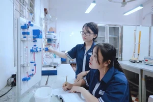 Sinh viên Trường Đại học Sư phạm TPHCM. Ảnh: NTCC