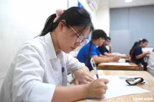 Thí sinh tham dự Kỳ thi tốt nghiệp THPT 2025. Ảnh minh họa: INT