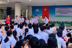 Trường THCS Ngô Thì Nhậm (Liên Chiểu, Đà Nẵng) truyền thông về phòng chống bạo lực học đường và an toàn trên không gian mạng. Ảnh: NTCC