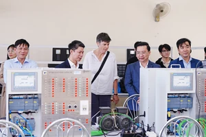 Trường Đại học Bách khoa (Đại học Đà Nẵng) tiếp nhận phòng Lab công nghiệp 4.0 do doanh nghiệp tài trợ. Ảnh: NTCC