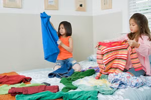 Cha mẹ cần dạy con hiểu rằng, tất cả đều có trách nhiệm với gia đình của mình. Ảnh minh họa: INT.