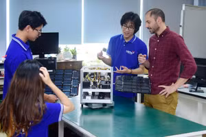 Giờ thực hành của sinh viên Trường Đại học Khoa học và Công nghệ Hà Nội. Ảnh: NTCC