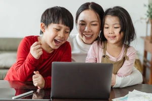Khi sử dụng mạng xã hội, trẻ cần có kế hoạch, thời gian làm việc, học tập, vui chơi hợp lý. Ảnh minh họa
