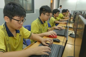 Học sinh Trường THPT chuyên Lê Hồng Phong (TPHCM). Ảnh: NH