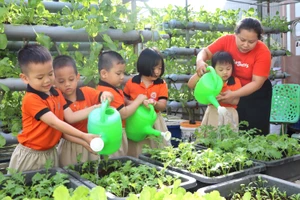 Trường Mầm non Hạnh Phúc, Cà Mau dạy trẻ kỹ năng sống. Ảnh: QM