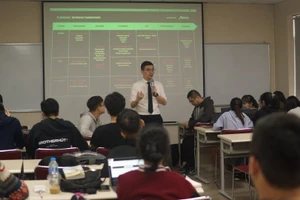 Một lớp học của Trường Quản trị và Kinh doanh (Đại học Quốc gia Hà Nội). Ảnh: NTCC