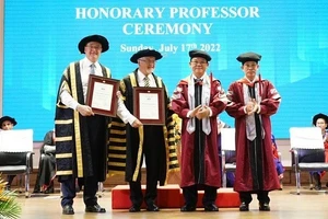 Lễ trao bằng giáo sư danh dự của Đại học Kinh tế TPHCM. Ảnh minh họa: Website nhà trường