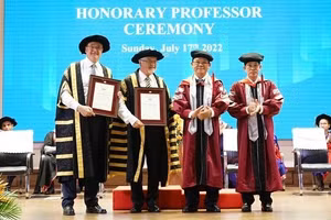 Lễ trao bằng giáo sư danh dự của Đại học Kinh tế TPHCM. Ảnh minh họa: Website nhà trường