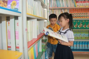 Tiết học thư viện của học sinh Trường Tiểu học Thạch Đài (phường Hà Huy Tập, Hà Tĩnh). Ảnh: Hồ Phương