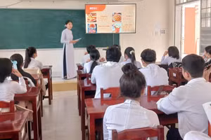 Giờ học nội dung giáo dục địa phương tại Trường THPT Phan Văn Trị, Giồng Trôm (Bến Tre).