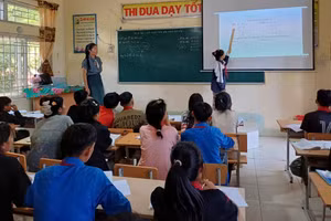 Giờ học tại Trường Phổ thông dân tộc bán trú THCS Khoen On.