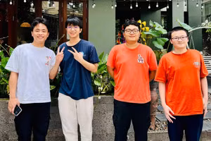 Đội tuyển Olympic Hóa học quốc tế năm 2025: Quang Minh, Mạnh Tuấn, Giang Đức Dũng, Hoàng Khôi (từ bên trái qua).