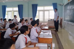 Hạnh phúc lớn nhất của thầy Nhật là thấy học trò trưởng thành, ứng dụng tốt kiến thức vào cuộc sống. Ảnh: Dung Nguyễn.