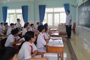 Hạnh phúc lớn nhất của thầy Nhật là thấy học trò trưởng thành, ứng dụng tốt kiến thức vào cuộc sống. Ảnh: Dung Nguyễn.