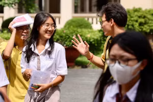 Thí sinh tham dự Kỳ thi tốt nghiệp THPT 2025 tại TPHCM. Ảnh minh họa: INT