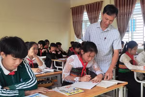 Nhờ sự quan tâm của Đảng, Nhà nước đầu tư cơ sở vật chất, thầy và trò Trường PTDTBT – THCS Trung Lý đã được dạy và học trong điều kiện khang trang.