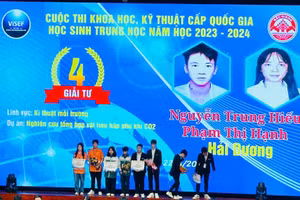 Nguyễn Trung Hiếu và Phạm Mỹ Hạnh giành giải Tư cuộc thi Khoa học kỹ thuật cấp quốc gia do Bộ GD&ĐT tổ chức năm 2023 - 2024.