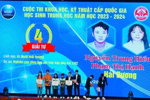 Nguyễn Trung Hiếu và Phạm Mỹ Hạnh giành giải Tư cuộc thi Khoa học kỹ thuật cấp quốc gia do Bộ GD&ĐT tổ chức năm 2023 - 2024.