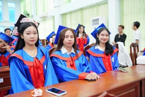 Sinh viên Trường Đại học Kiên Giang trong buổi lễ tốt nghiệp. Ảnh: NY