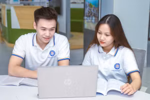 Sinh viên Trường ĐH Thương mại (Hà Nội). Ảnh: NTCC