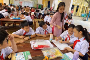 Giờ học theo định hướng STEM của cô và trò Trường Tiểu học Phù Đổng (quận Hải Châu, TP Đà Nẵng). Ảnh: NTCC