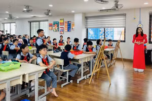 Tiết học môn Toán của cô, trò Trường Tiểu học Đô thị Sài Đồng (Phúc Lợi, Hà Nội). Ảnh: Đình Tuệ