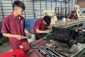 Một buổi thực hành của học viên Trường Trung cấp Nguyễn Tất Thành. 