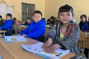 Đại biểu Quốc hội đề xuất, thực hiện cung cấp miễn phí SGK cho học sinh từ năm học 2030 - 2031. Ảnh: Nghiêm Huê