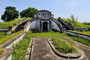 Lăng mộ danh nhân Dương Lâm – ông nội Tiến sĩ Dương Thiệu Tường.