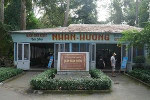 Quán Nhan Hương nằm trong khuôn viên Thảo Cầm Viên (Quận 1, TPHCM), là căn cứ hoạt động bí mật của lực lượng Biệt động Sài Gòn trong thời kỳ kháng chiến chống Mỹ.