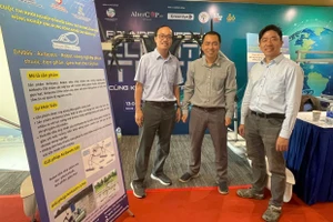 PGS.TS Vũ Ngọc Ánh (bên trái) tại Cuộc thi Khởi nghiệp đổi mới sáng tạo trong lĩnh vực nông nghiệp ứng dụng công nghệ cao. Ảnh: TG