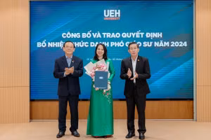 Đại học Kinh tế TPHCM công bố và trao quyết định bổ nhiệm chức danh GS, PGS năm 2024. Ảnh: UEH
