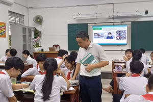 Một giờ học được tổ chức theo hình thức làm việc nhóm của học sinh Trường THCS Nguyễn Huệ (Đà Nẵng). Ảnh: NTCC