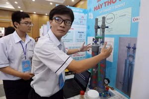 Học sinh tham gia hội thi nghiên cứu khoa học, kỹ thuật. Ảnh minh họa: INT