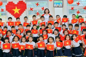 Cô trò Trường Tiểu học Dịch Vọng B (Hà Nội) trong ngày tựu trường năm học 2025 - 2026: Ảnh minh họa: INT