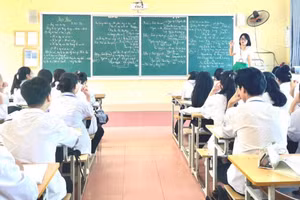 Cô, trò Trường THPT Trần Quang Khải (Hưng Yên) ôn tập thi tốt nghiệp THPT năm 2026. Ảnh: NTCC