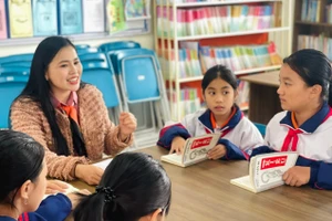 Một buổi lẩy Kiều tại Câu lạc bộ Văn học của cô và trò Trường THCS Thành Mỹ.