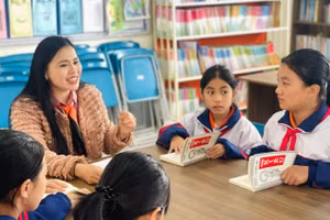 Một buổi lẩy Kiều tại Câu lạc bộ Văn học của cô và trò Trường THCS Thành Mỹ.