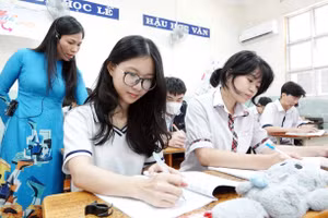 Học sinh lớp 12 TPHCM ôn thi những ngày trước Kỳ thi tốt nghiệp THPT 2025. Ảnh minh họa: INT