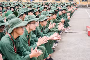 Sinh viên theo học tại Trung tâm GDQPAN Trường Đại học Sư phạm Hà Nội 2. Ảnh: Lan Anh