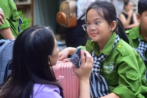 Cha mẹ là người đồng hành tốt nhất cho trẻ trên hành trình phát triển toàn diện. Ảnh: H.P