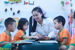 Cô trò Trường Mầm non Hải Vân (huyện Hải Hậu, Nam Định) trong giờ hoạt động góc. Ảnh: Đình Tuệ 