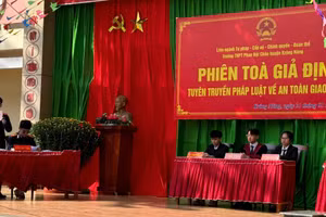 “Phiên tòa giả định” vụ án “Vi phạm quy định về tham gia giao thông đường bộ theo Điều 260 Bộ luật Hình sự”. Ảnh: TT