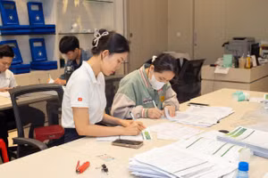 Sinh viên tham gia chương trình bảo lãnh vay, hỗ trợ lãi suất dành cho sinh viên Trường Đại học Bách khoa (Đại học Quốc gia TPHCM). Ảnh: Lê Nam