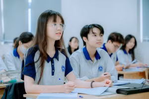 Học sinh Trường THPT chuyên Vĩnh Phúc (Phú Thọ) trong một giờ học. Ảnh: ITN