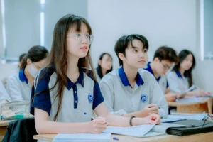 Học sinh Trường THPT chuyên Vĩnh Phúc (Phú Thọ) trong một giờ học. Ảnh: ITN